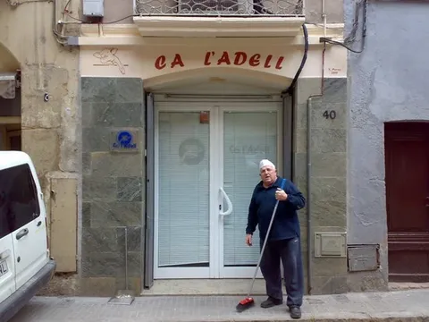 Resultado del esgrafiado de una carnicería en Martorell