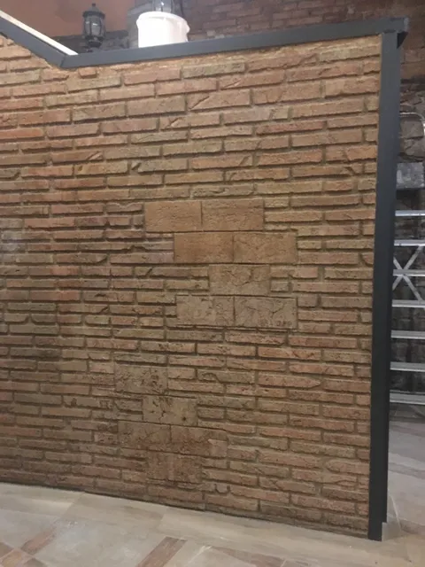 Acabado de imitación de ladrillos en L'Ovella Negra de Poblenou